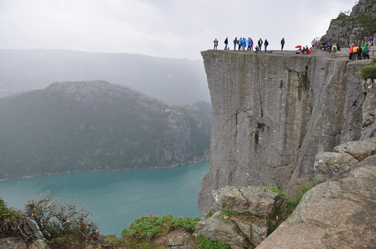 preikestolen view - Pixabay @jogi031